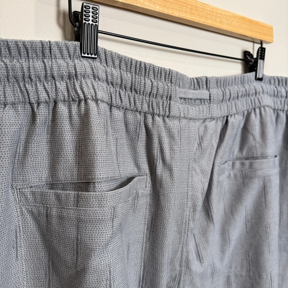 NWT Athleta Womens 26 Farallon‎ Printed Jogger Pants Gray Dot Print Plus Stretch